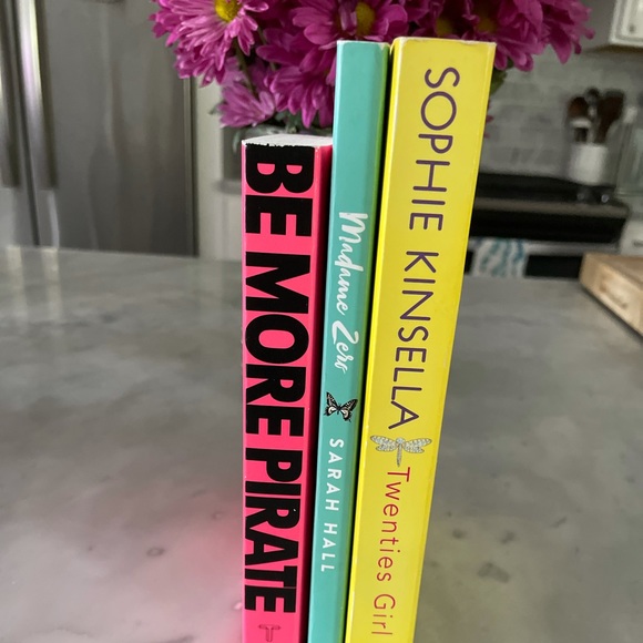 Books - Picture 2 of 4